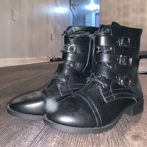 COMBAT BOOTS